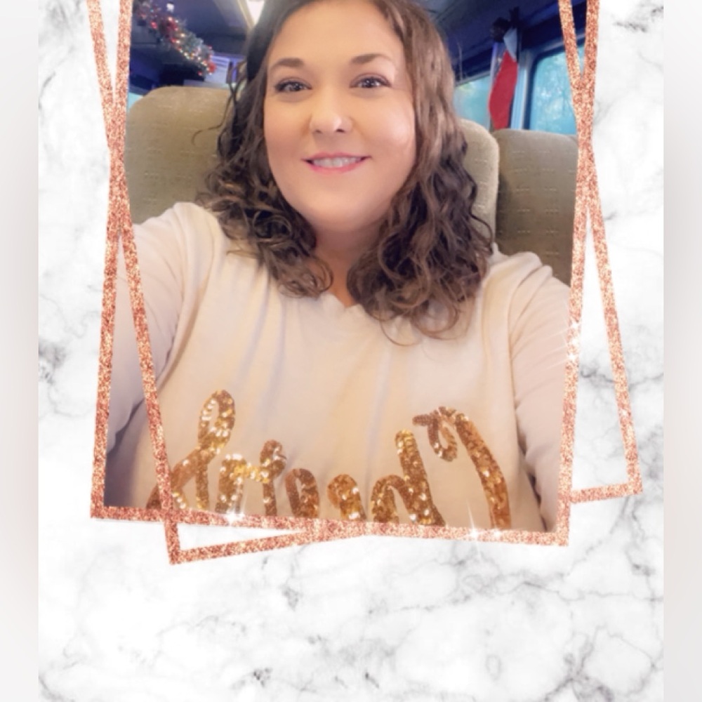 Meet your Posher, Lora